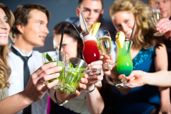 youngsters-drinks-cocktails