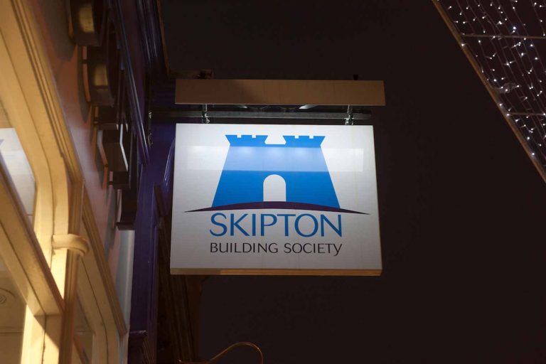 Skipton BS to cut fixed and tracker rates