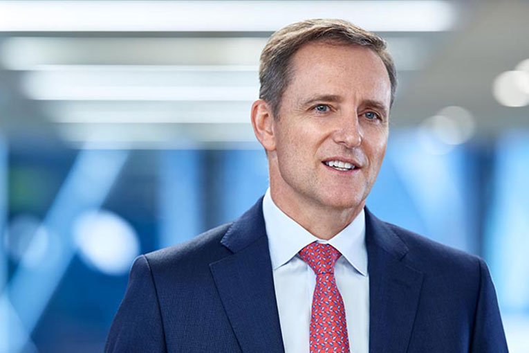 Aviva CEO steps down