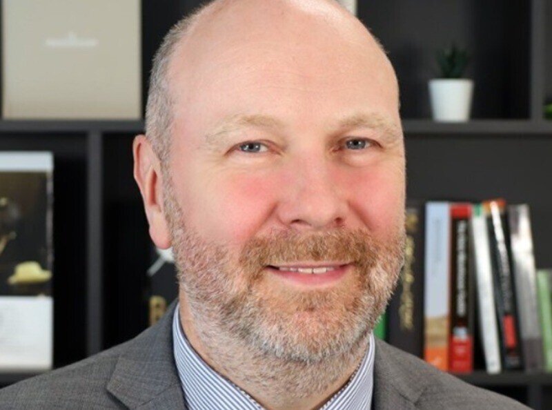 Steve Mannakee, Perenna