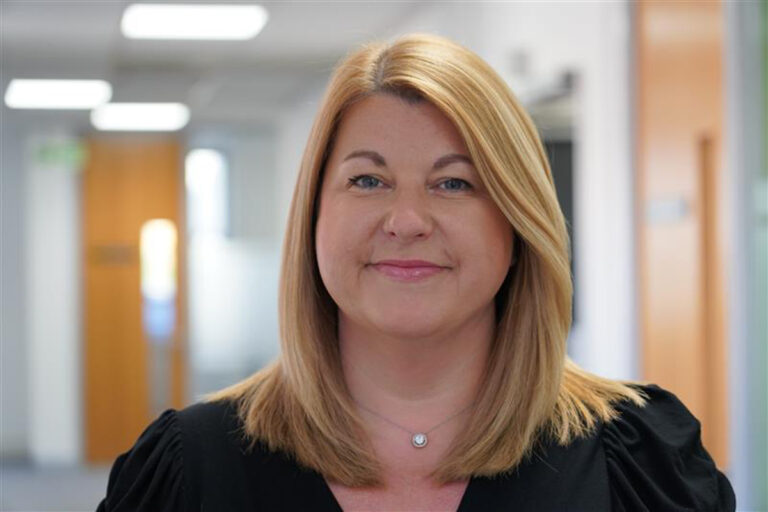 Lisa Steele, Paragon