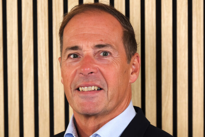 Neil Hoare, Primis Neil Hoare, Primis