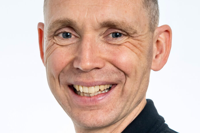 Matthew Elliot, Nivo
